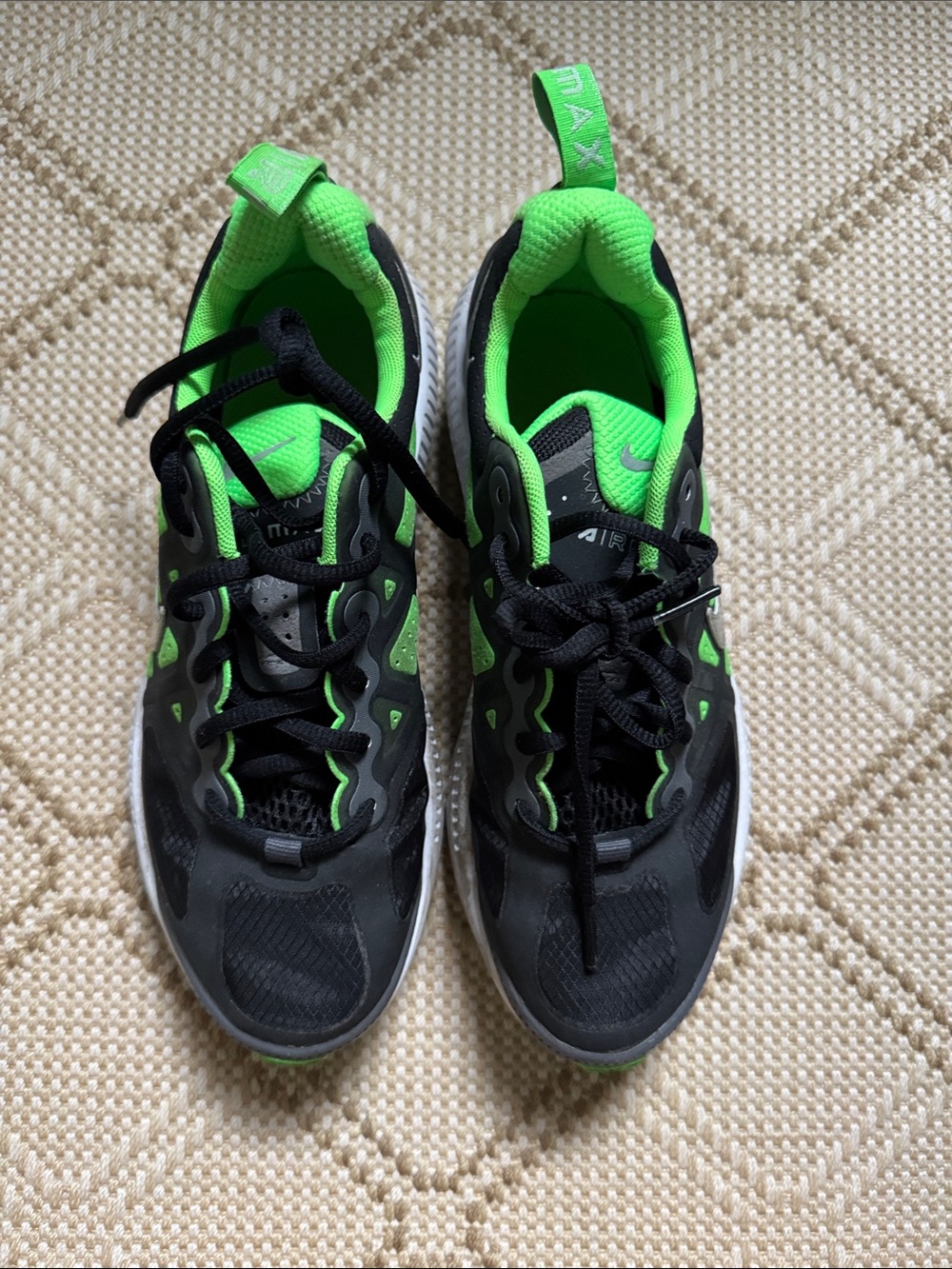 Nike Airmax Kids Black and Neon Green Athletic Shoes size 5.5